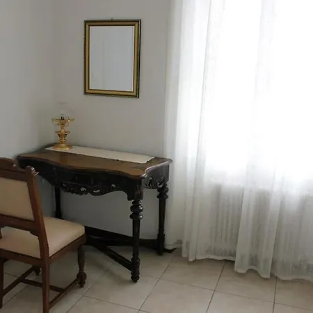 Calliope's Neoclassical In The Heart Of Plaka * Atene